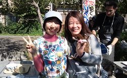 左・山崎たい子区議
