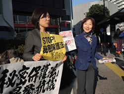 山崎たい子区議。永井ともこ区議と共に