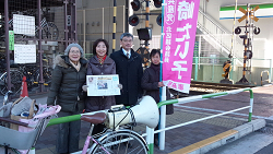 王子駅南口宣伝。山崎たい子区議