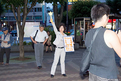 2014.7.6赤羽駅西口「秘密保護法廃止北区アクション」参加の山崎たい子区議