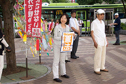 2014.7.6赤羽駅西口「秘密保護法廃止北区アクション」参加の山崎たい子区議