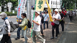 平和行進出発！