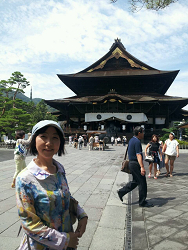 善光寺にて　山崎たい子区議