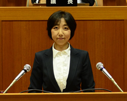 北区議会第3定例会本会議でだいひょうしつもんをする山崎たい子区議