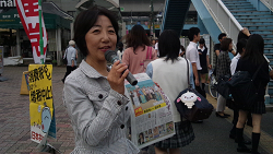 王子駅前朝宣伝の山崎たい子区議