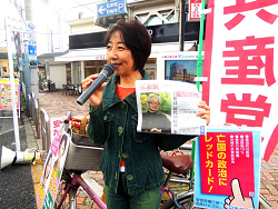 10/7王子駅前にて朝の駅頭報告。山崎たい子区議