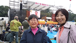 山崎たい子区議。さがらとし区議と共に