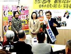 左から山崎たい子区議、吉良よし子参議院議員、池内さおり衆院比例・東京12区予定候補