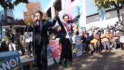 2014年12月２日赤羽駅西口にて池内さおり東京12区・東京比例重複候補と小池晃参議院議員・党副委員長