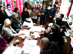 事務所にて「報告会」
