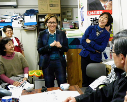 事務所にて「報告会」