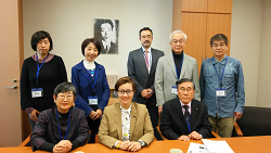 池内さおり議員と日本共産党北区議員団の記念撮影