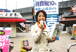 山崎たい子区議、王子駅中央口でご報告