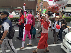 特定秘密保護法廃止北区アクション！meets Love デモに参加の山崎たい子区議