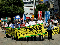 2015年5月31日赤羽駅東口にて、戦争法案廃案を求める訴えと署名行動　そねはじめ都議、池内さおり衆院議員と日本共産党北区議員団