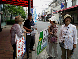 ６．１３　ＳＴＯＰ安倍政権大集会に連帯し、地域の皆さんと地元で宣伝