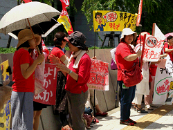 「戦争法案絶対廃案！」女の平和、国会ヒューマンチェーン