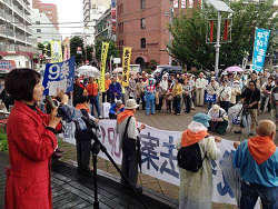 とめよう！戦争法案、北区民集会で発言する山崎たい子区議