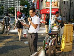 安保法制(戦争法案)の強行は許さないと、夕方、王子駅前でリレートークと署名