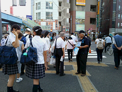王子駅前でリレートーク宣伝