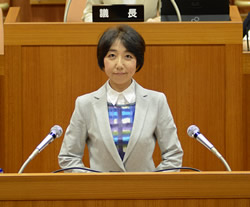 北区議会第３回定例会で代表質する山崎たい子区議問