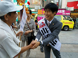 赤羽駅東口にて、街頭演説会、山添拓弁護士