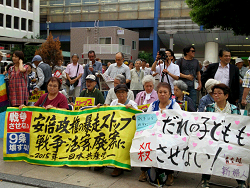 赤羽駅東口にて、街頭演説会