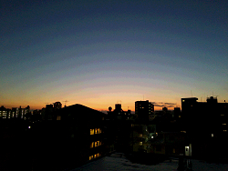 区役所控え室からみた夕闇