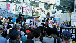 渋谷ハチ公前のSEALDs街宣