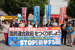 赤羽駅で9名の区議団と池内さおり衆議院議員と共に、「戦争法廃止、立憲主義をとりもどす国民連合政府をつくろう」と、よびかけ