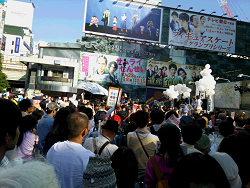 渋谷ハチ公前のSEALDs街宣