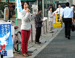 地域の皆さんと、王子駅にて朝のご挨拶、山崎たい子区議