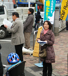 超党派･市民のみなさんと王子駅頭にて、戦争法廃止２０００万人統一署名