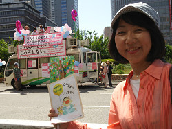 2016年5月5日「安保法に反対するママの会」の新宿ジャック　にて、山崎たい子区議