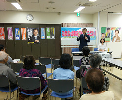堀船ふれあい館にて「力あわせ未来ひらくつどい」お話をする、そねはじめ都議