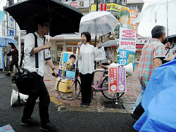 朝は王子駅よりご挨拶する山崎たい子区議