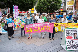2016年7月7日　赤羽駅東口、山添拓東京選挙区候補の演説を聞きに集まった人々