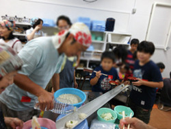 「流し素麺」
