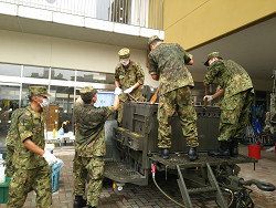 北区防災運動会炊き出しカレーを調理する自衛隊