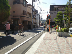 一方通行道路に面している豊島区民センター周辺