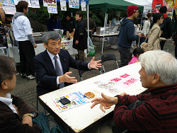 北区民商まつり参加の、そねはじめ都議