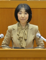 2016年北区議会第4定例会本会議・個人質問をする山崎たい子区議