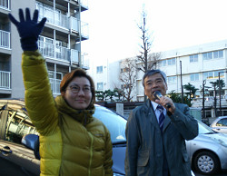 左、池内さおり衆院議員、右そねはじめ都議