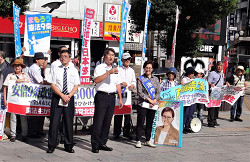 暑さも、演説も、ヒートアップ　ＩＮ赤羽駅東口 　北区共産党議員団と池内さおり衆院議員、曽根はじめ都議