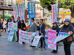 赤羽東口にて、区議団と池内さおり前衆院議員が、代わる代わるリレースピーチ。