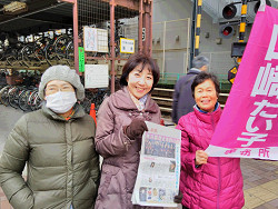 １２日に続き、南口にて、北区議会第４定例会のご報告.。中央山崎たい子区議