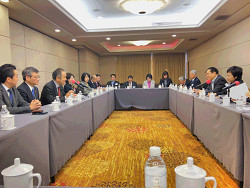 上海人民政府外事外交室との交換会 