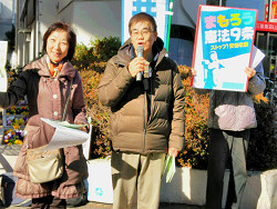 王子駅頭にて、「憲法を生かす署名」