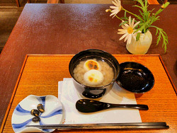 京都駅で、白小豆ぜんざい