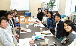 任期中に出産を経験した、超党派の女性議員